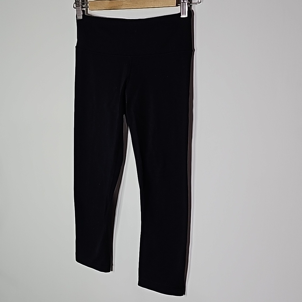 Lululemon black size 4 cropped leggings - Picture 2 of 6